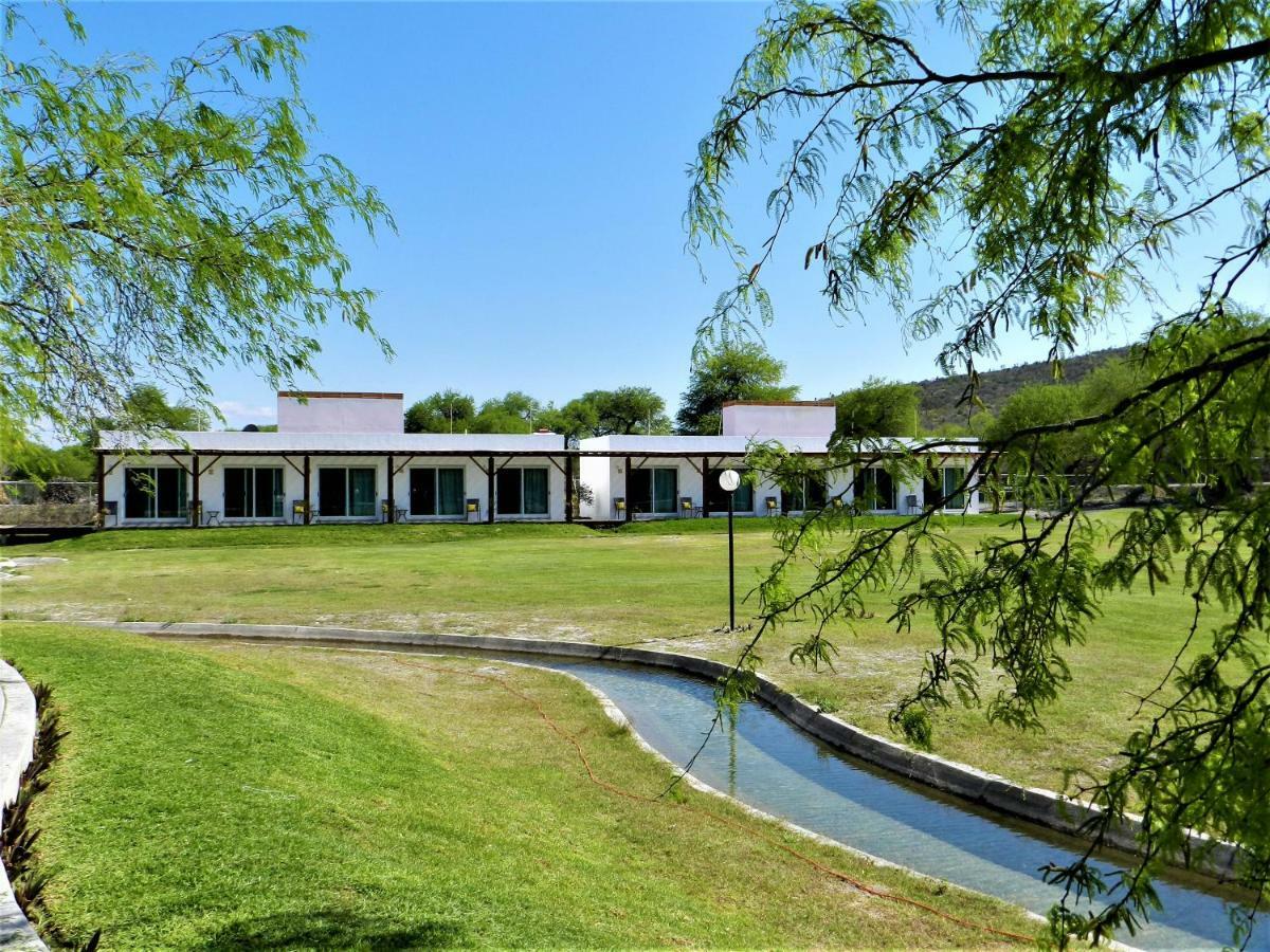 Hotel Los Lirios Río Verde Exterior photo